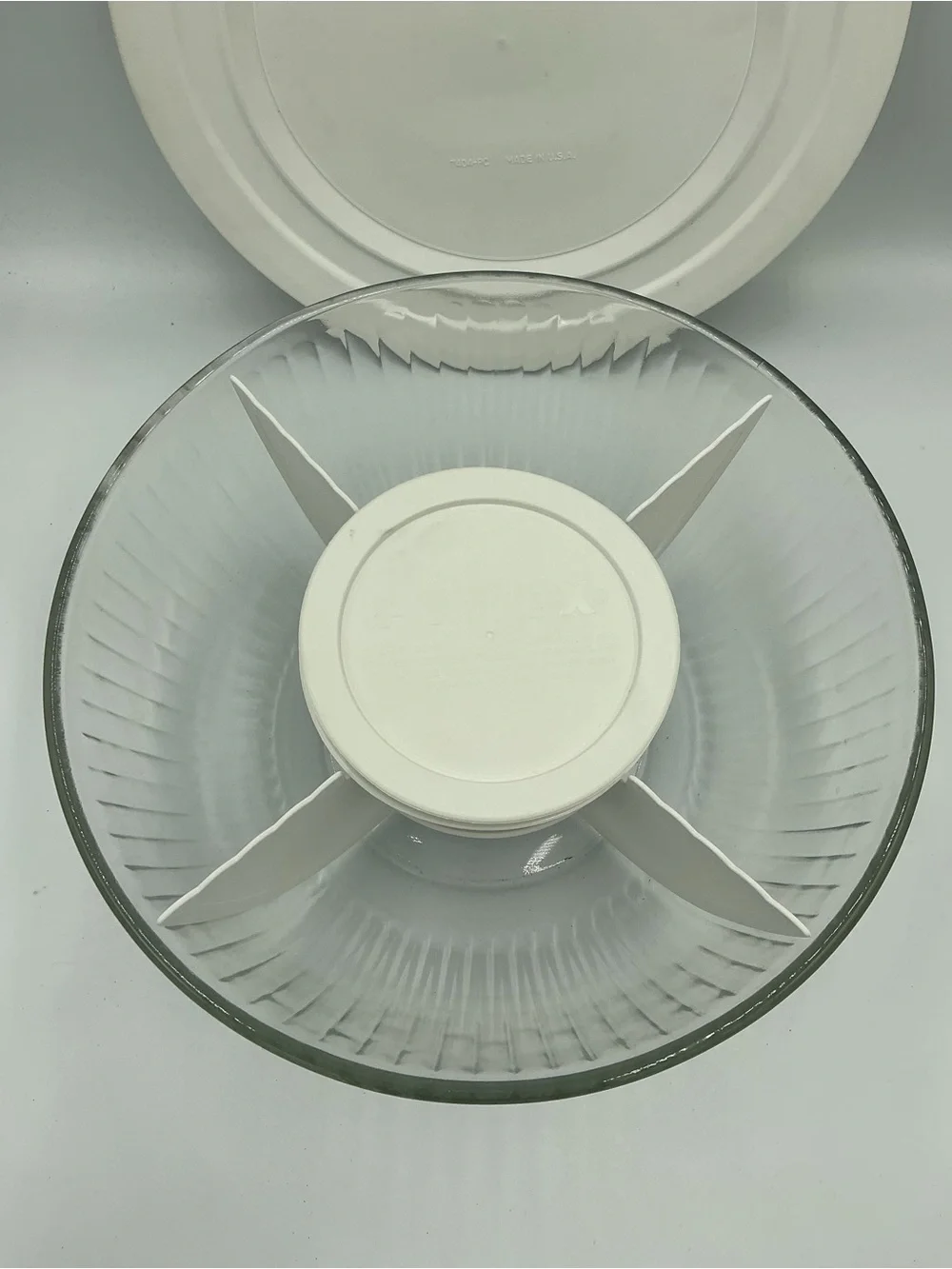 Pyrex Portables 7404-PC 4.5qt Round Fluted Bowl W/Divider Dip Bowl W/O The Bag